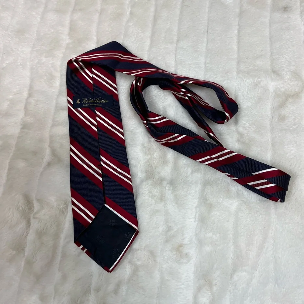 Brooks Brothers Blue Red Striped 100% Silk Work Office Preppy Mens Tie Classic